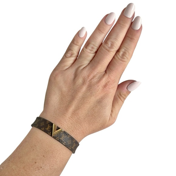 Louis Vuitton Essential V Micro Monogram & Gold Leather Bracelet Size 17 - Picture 5 of 12